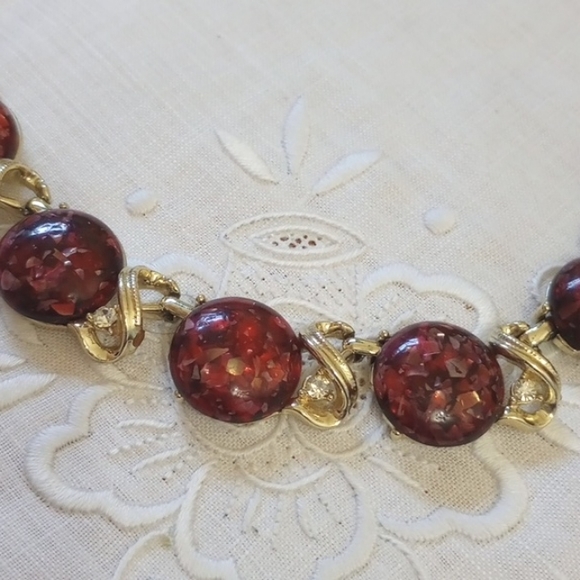 1960s Vintage Red Confetti Lucite Round Link Bib Necklace With  Gold Glitter - Picture 1 of 9